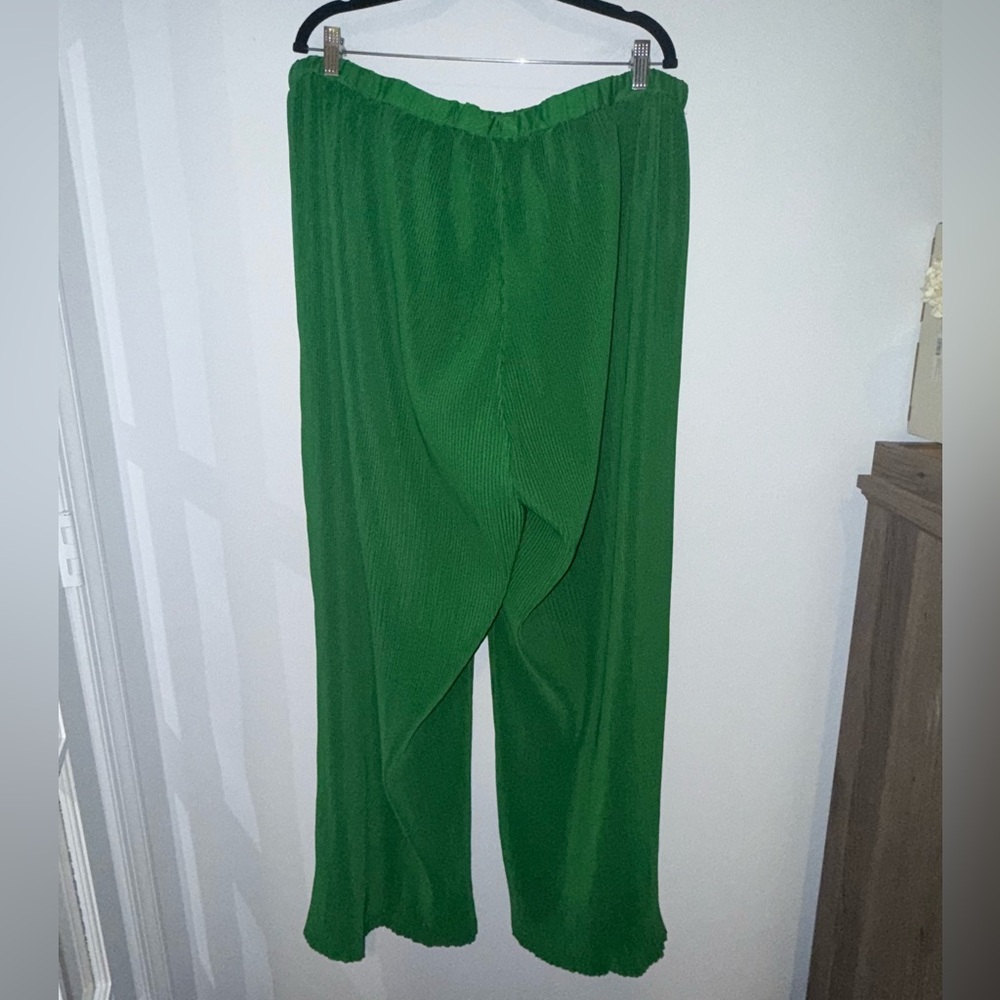 PrettyLittleThing Bright Green Plissé Wide-Leg Pants | Size 20 💚 - Picture 10 of 15